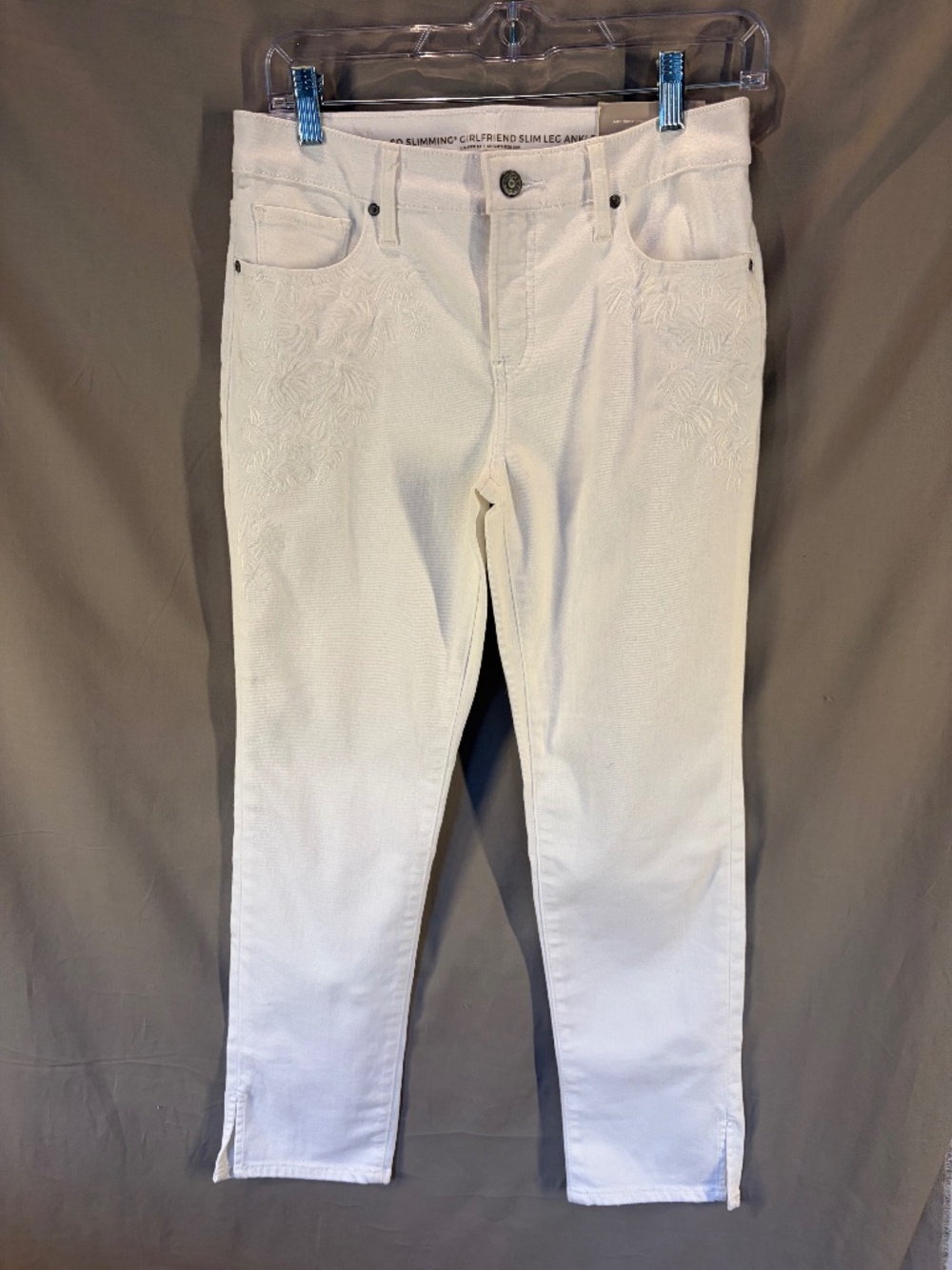 Chico's So Slimming Girlfriend Slim Leg Jeans, White color Size 2P / 00P (NWT)